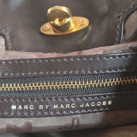 Marc By Marc Jacobs Totally Turnlock Teri Brown Patent Leather Shoulder Bag - Picture 14 of 14